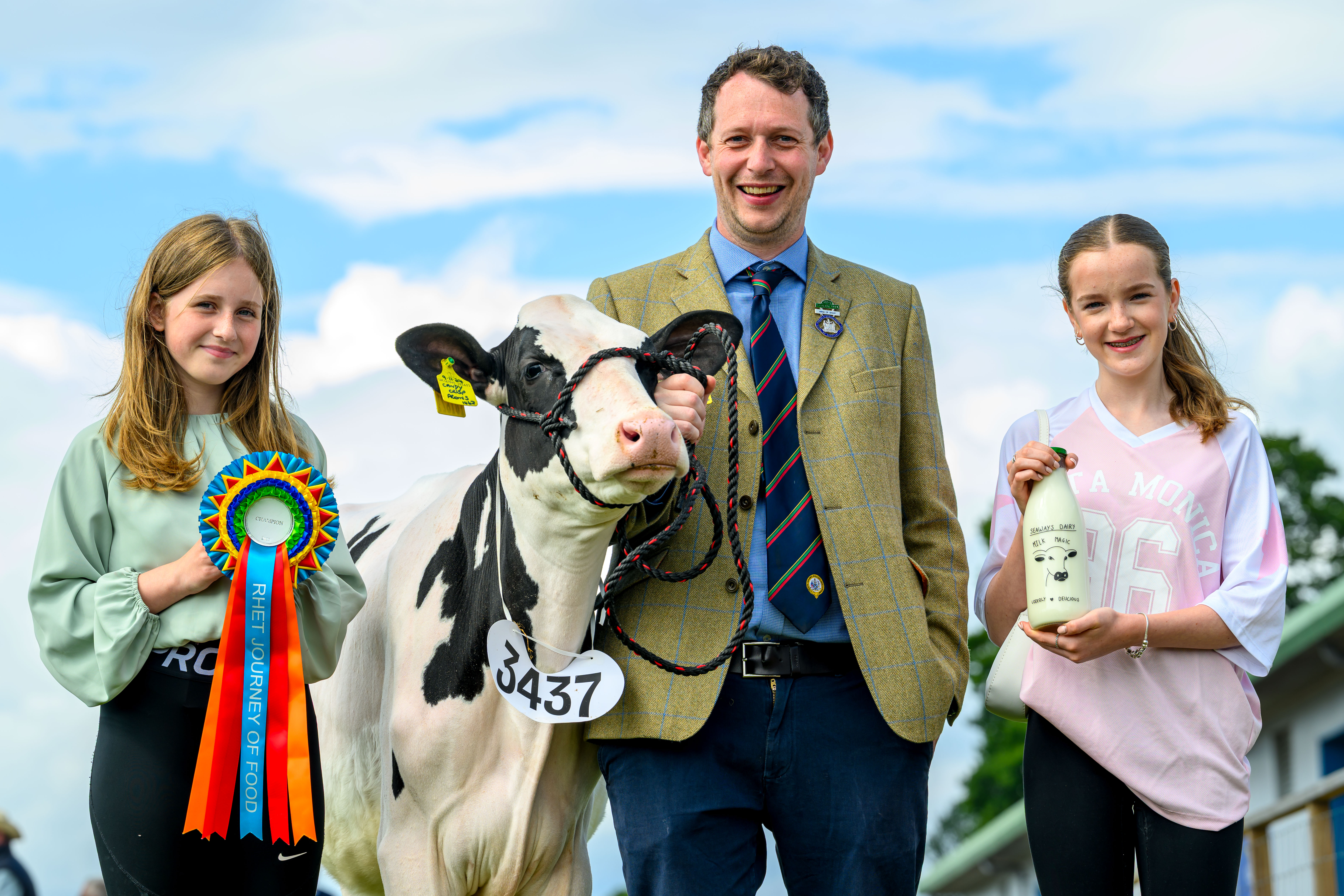 Udderly brilliant rosettes and ‘milk magic’ bottles! School pupils win Royal Highland Show Design Competitions!