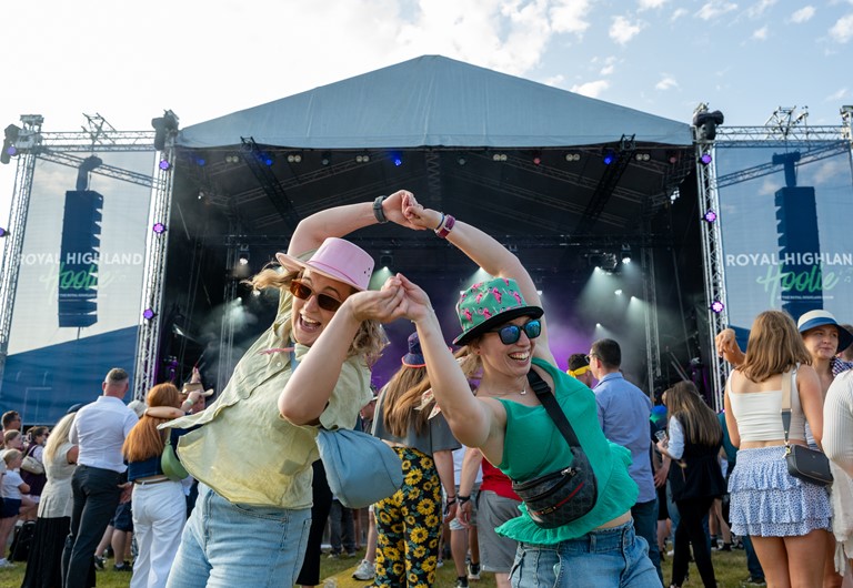 20 Hoolieday1 018 Peopleandstuff